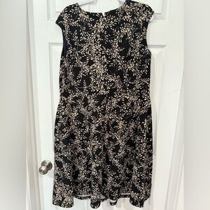 🎄Sabrina collective Black and Cream A-Line Mini Dress with Cap Sleeves